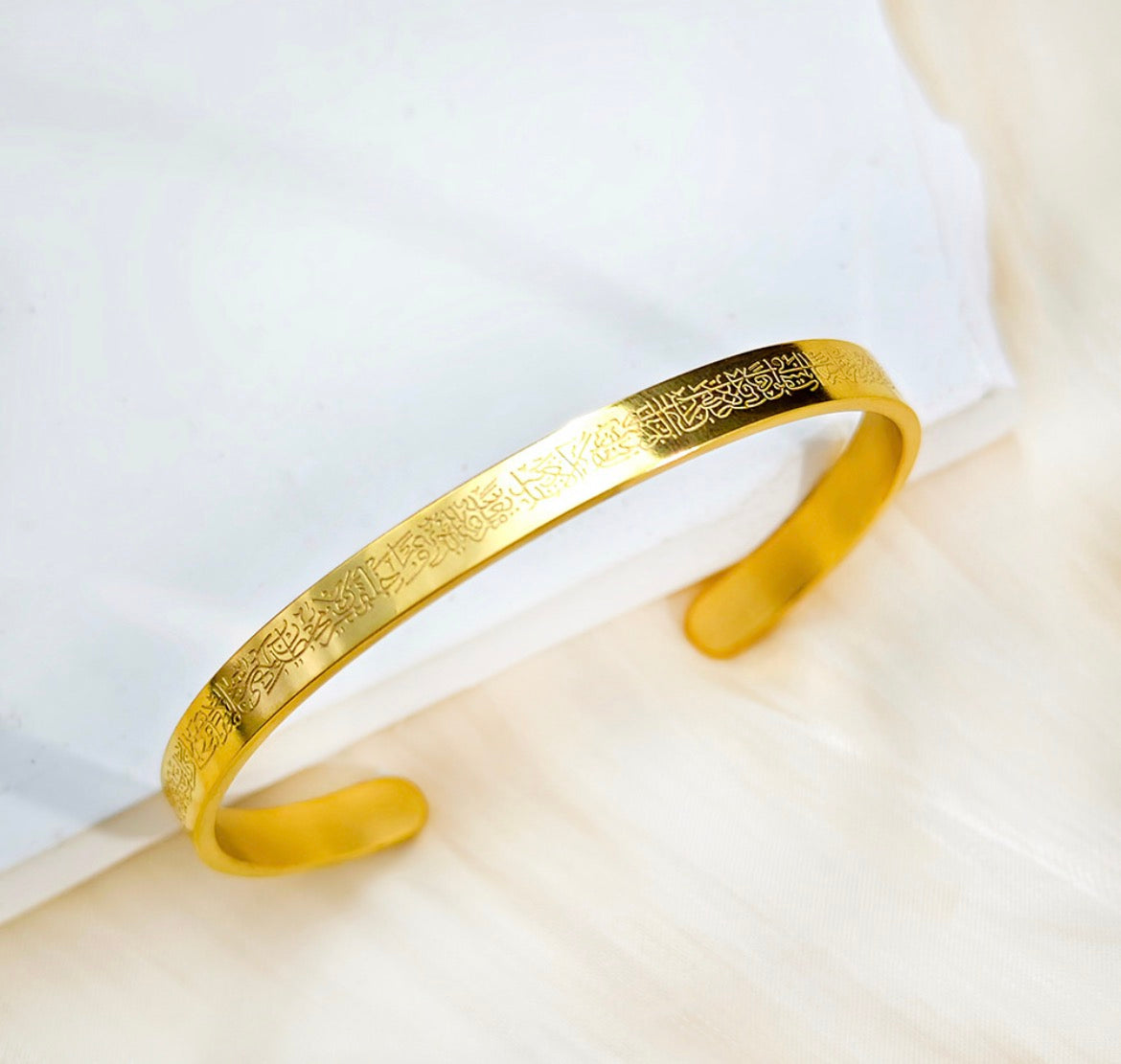 Brazalete Rígido Ayatul Kursi en Acero Inoxidable – Pulsera Unisex con Caligrafía Árabe